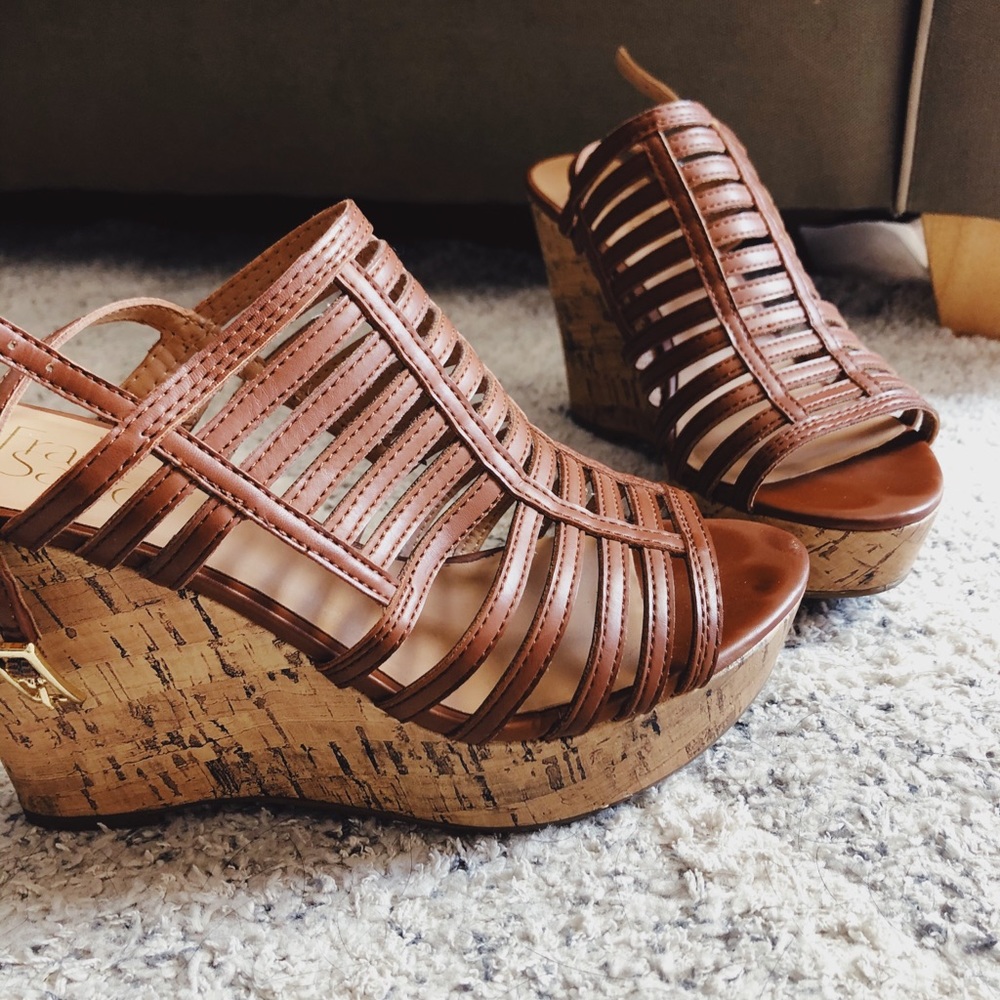 Strappy Brown Wedges 🌼